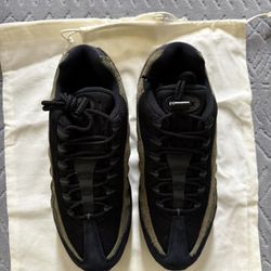 Nike X Undefeated Air Max 95 (size 10)
