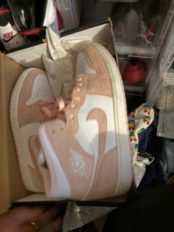 Jordan 1 mid pink size 12