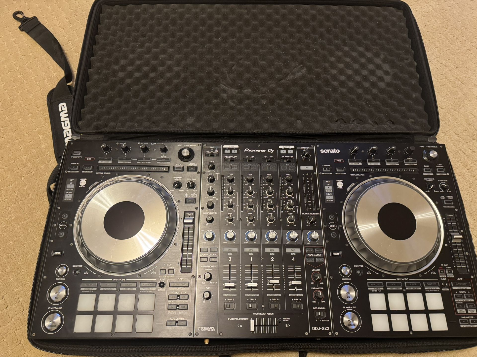 Pioneer DDJ SZ2 + Case & Cables