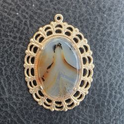 Vintage Pendent Montana Moss Stone Oval Gold Colored Scallop Holder