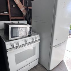 Kitchen appliances LG Refrigerator / GE Stove / MagicChef Microwave 