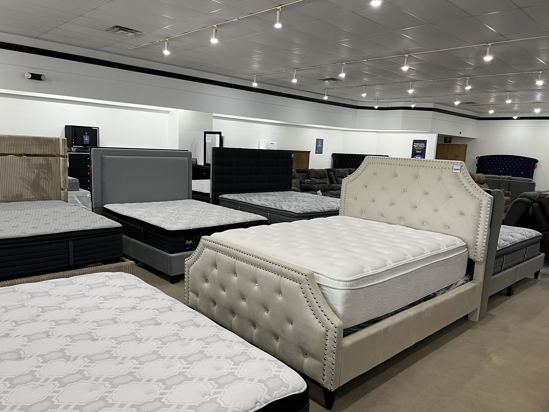 ‼️GRAN REBAJA‼️ Colchones Tamaño Queen Empezando A $199.00!!
