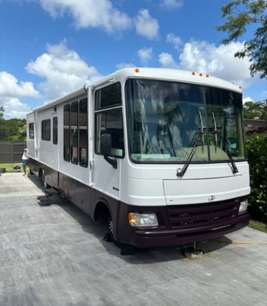 RV PACE ARROW FLEETWOOD 35'