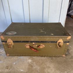 Vintage Trunk 