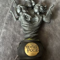 Disney Hocus Pocus statue