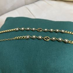 Set Of Necklace And Bracelet In Good Condition 