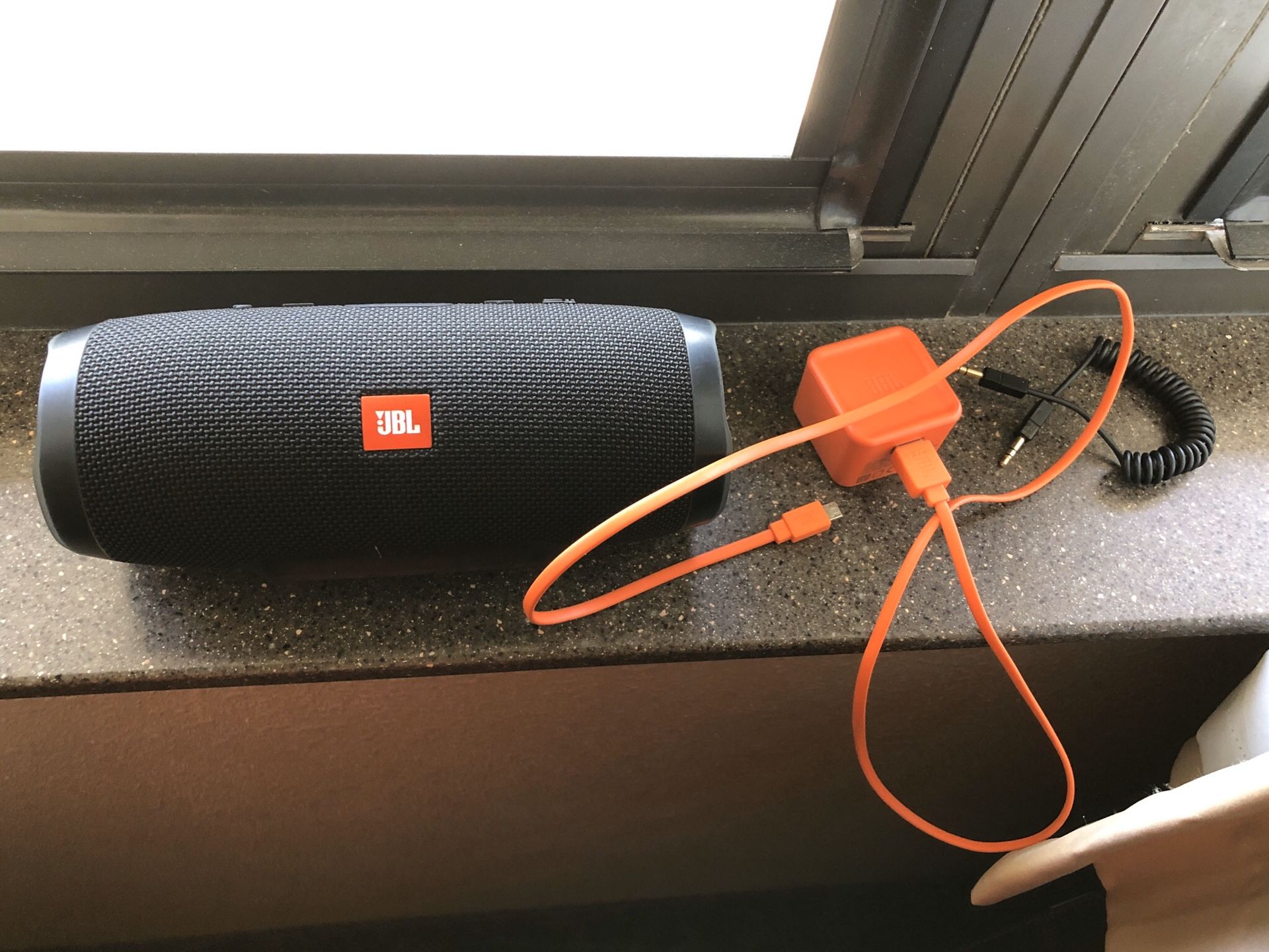 JBL CHARGE 3 W/ CHARGER & AUX CORD