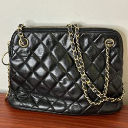 Vintage chanel Bag Guaranteed Authentic Used for Sale in Los
