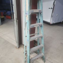 Warner 6 foot fiberglass ladder