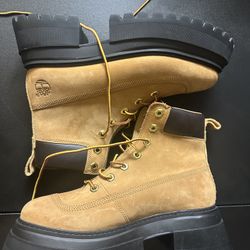 Women’s Timberland  Boots (Size 8W)