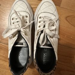 Geox Backsie women's sneakers in white leather with a leopard print heel tab