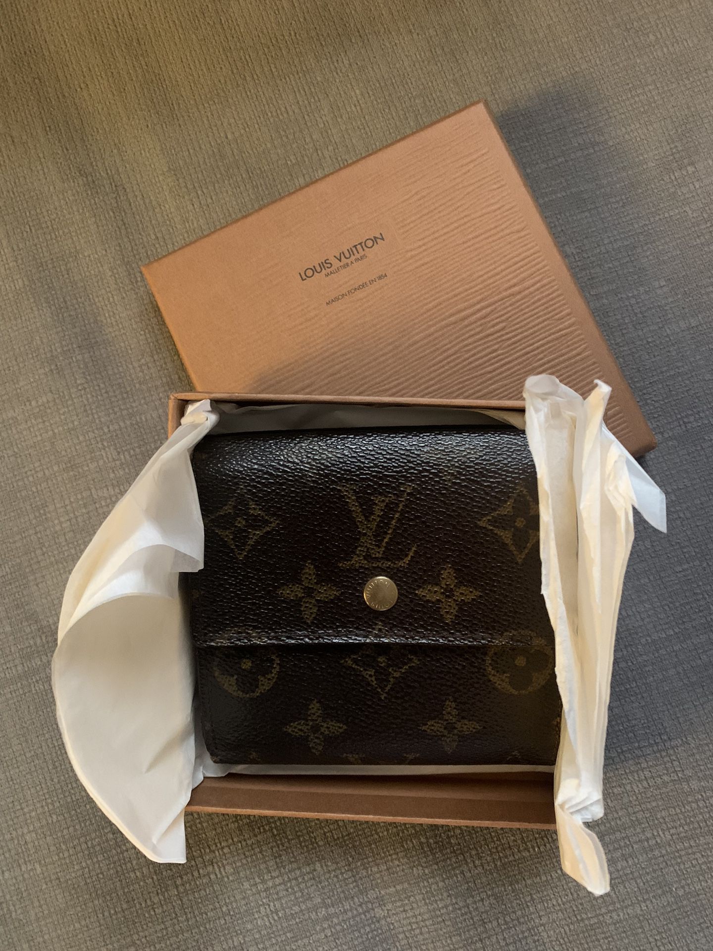 Authentic Louis Vuitton Wallet for Sale in Stockton, CA - OfferUp