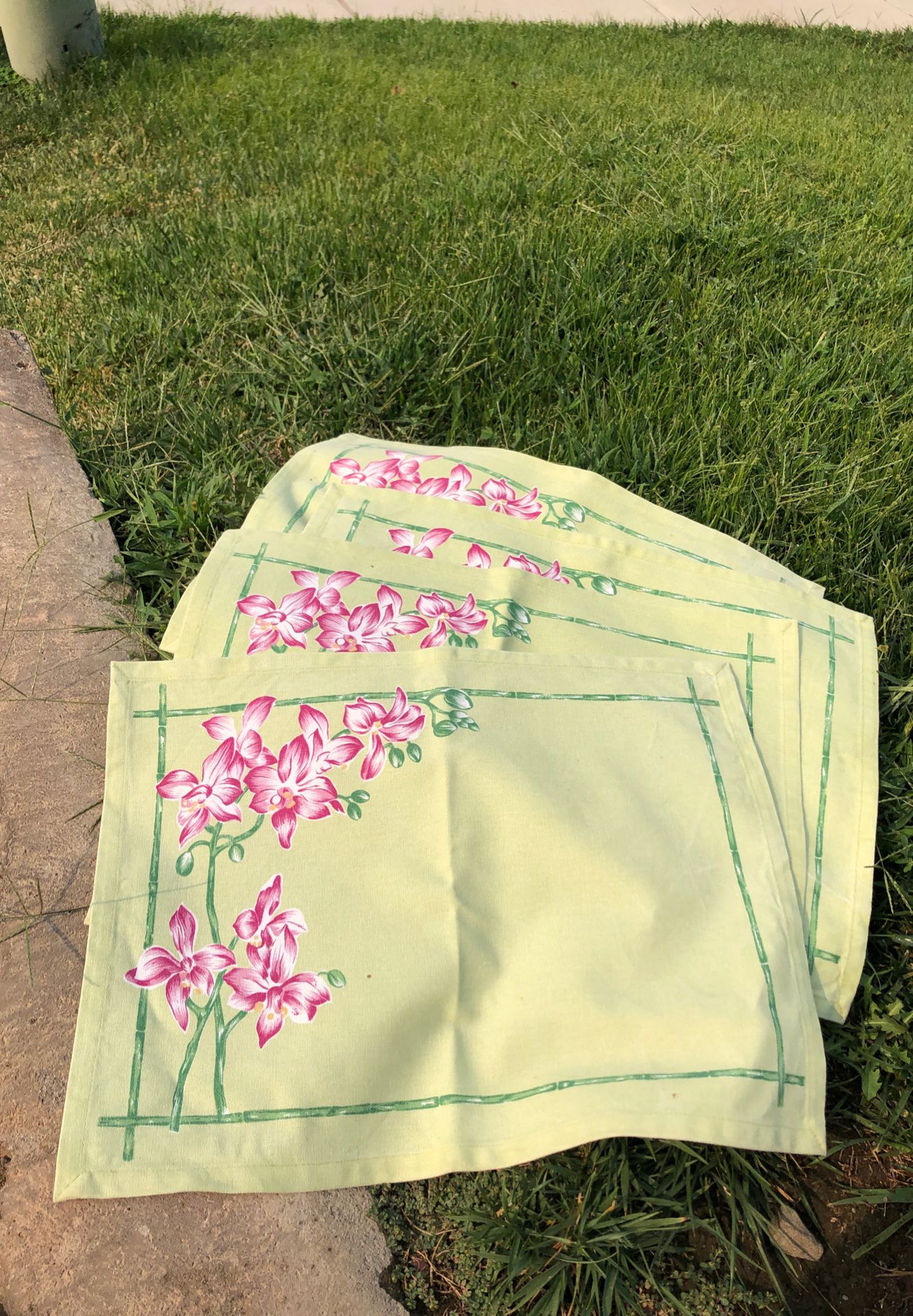 Floral placemats