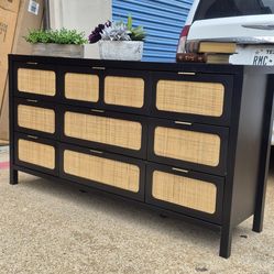 BEAUTIFUL 9 DRAWERS DRESSER BRAND NEW CONDITION IN BLACK & RATTAN DETAILS 60X17X32 GOLD KNOBS