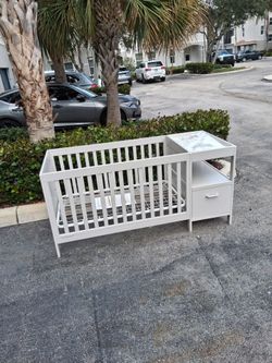 Delta Children Alice 5-in-1 Convertible Crib and Changer features a built-in changing table. a drawer, and two shelves L71" W29.5" H34" (like new)