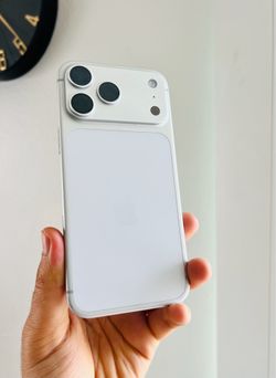 Iphone 17 pro max 1TB white unlocked