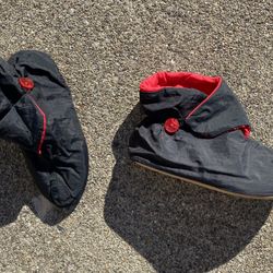 Size 5/6Y - Children’s Dearfoams Black Slippers 