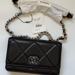 100% AUTHENTIC Bnwt 22S Chanel 19 Quilted Lambskin WOC in Classic Black Wallet on Chain NEW