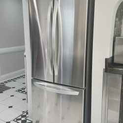 1YR OLD LG STAINLESS REFRIGERATOR [$749 OBO] **EXCELLENT CONDITION!**
