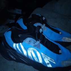 Adidas Yeezy Boost 700  8 1/2