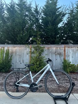 Specialized Vita Women’s Hybrid Fitness Bike – XS / S Frame - Lightweight Step Thru Bicycle Low Step