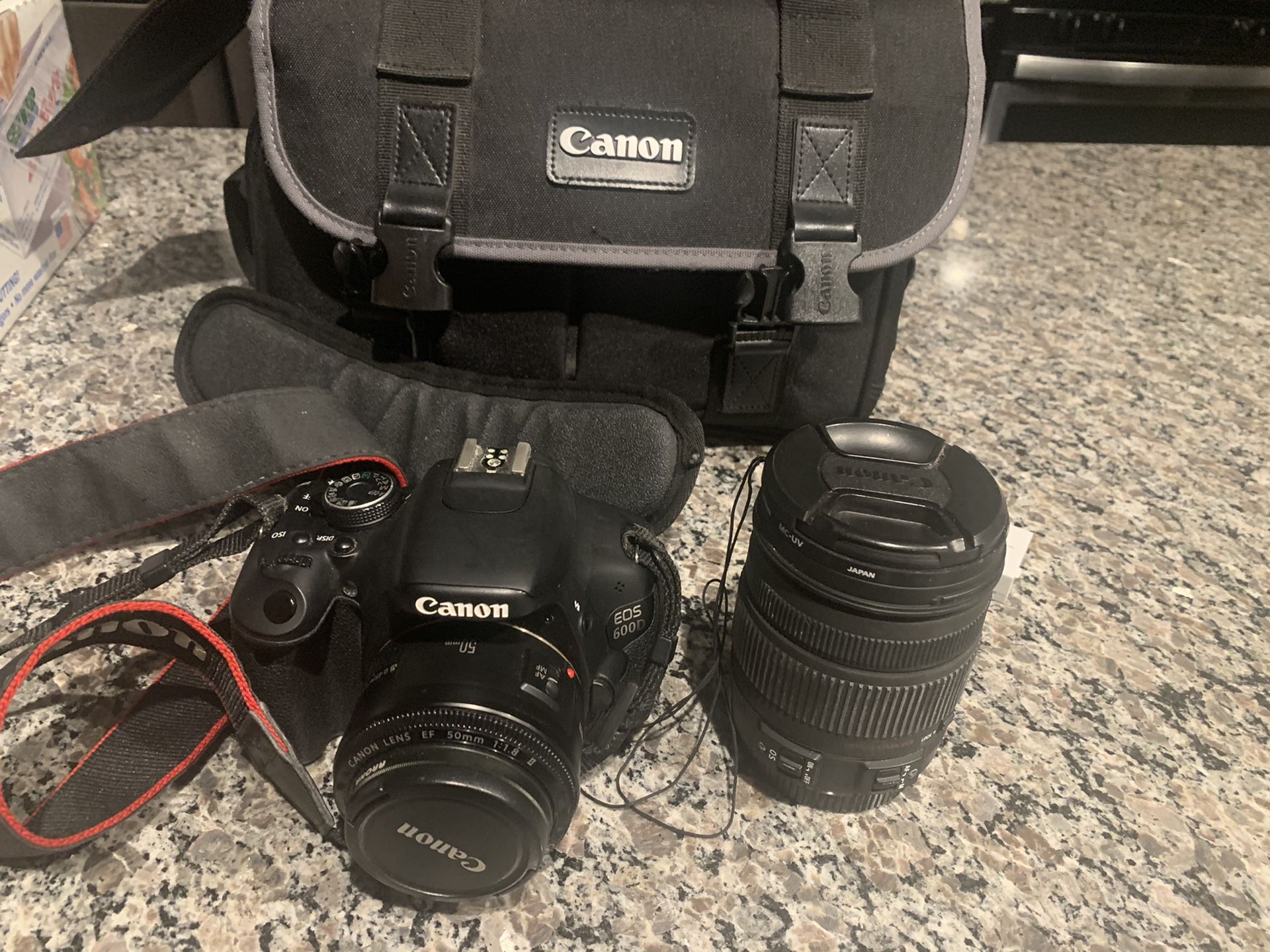 Cannon DSLR 600D + two lenses (one of them is zoom lens)