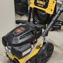 Dewalt 3100PSI 2.3GPM Pressure Washer With HONDA GVC170 Like New Condition