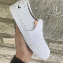 Nike Court Royale AC SLP ( pick up only ) Size 9 Women’s $20 FIRM