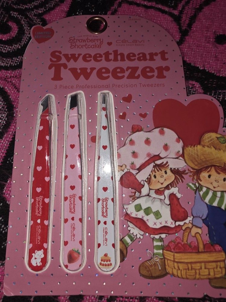 Strawberry Shortcake Tweezers