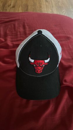 Bulls white and black hat (read description)￼