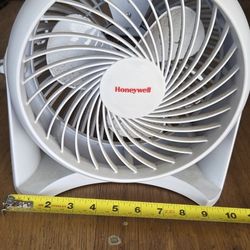 Honeywell TurboForce Adjustable Table Fan