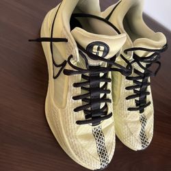 Nike Sabrina 1