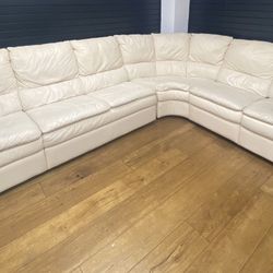 Couch with Recliner On Both End For Sale In Good Condition 