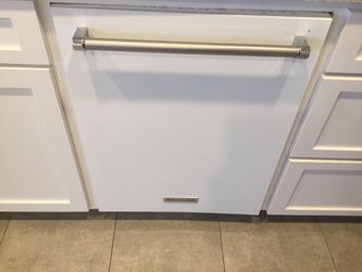 Kitchen Aid Dish Washer. Only 100.00. Works Great. Also See The Stove And Refrigerator