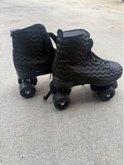 Roller skates almost brand new. Size 7.5 women’s