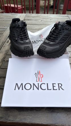 Men’s sneakers size 11