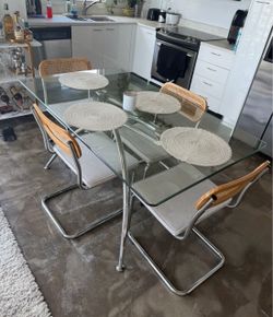Dinning Table With Chairs