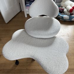 Soft White Chair With Footrest 