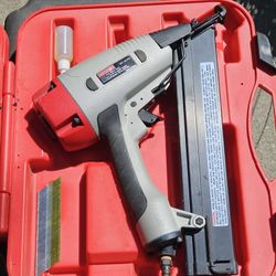 Craftsman 15 Gage 1. 1/2" To 2. 1/2" Finished Nails Air Tool 
