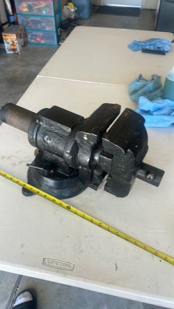Heavy Duty 5” Bench Vise – Swivel Base