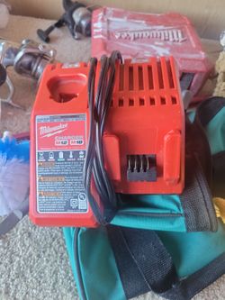 Milwaukee M12/M18 Battery Charger