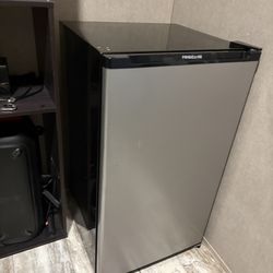 Frigidaire mini fridge