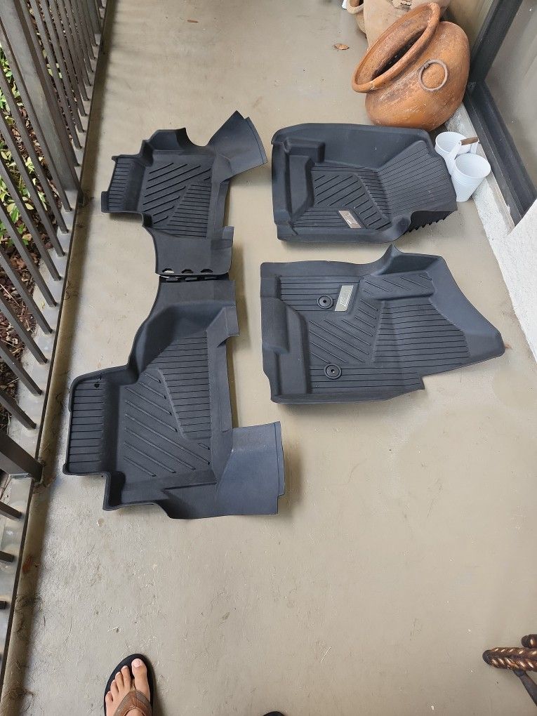 Rubber mat kit For ESCALATE 2015-2020