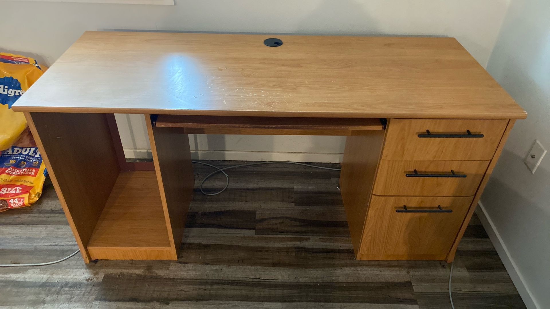 free desk (need gone asap)