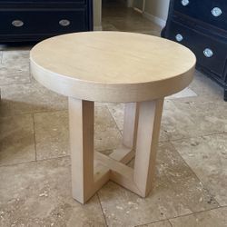 Round End Table  23X22