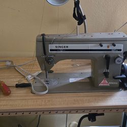 Singer 20u Series Sewing Machine Wirh table and motor.