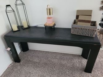 Entrance table