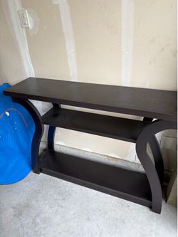 Entry way table