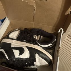 black and white dunks 