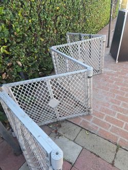 6 Panel Baby Gate Coral